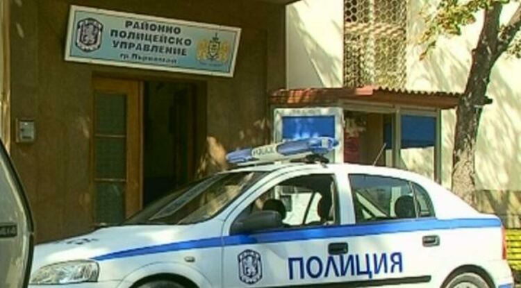 Първомайските полицаи предупреждават за  масирана атака от телефонни измамници