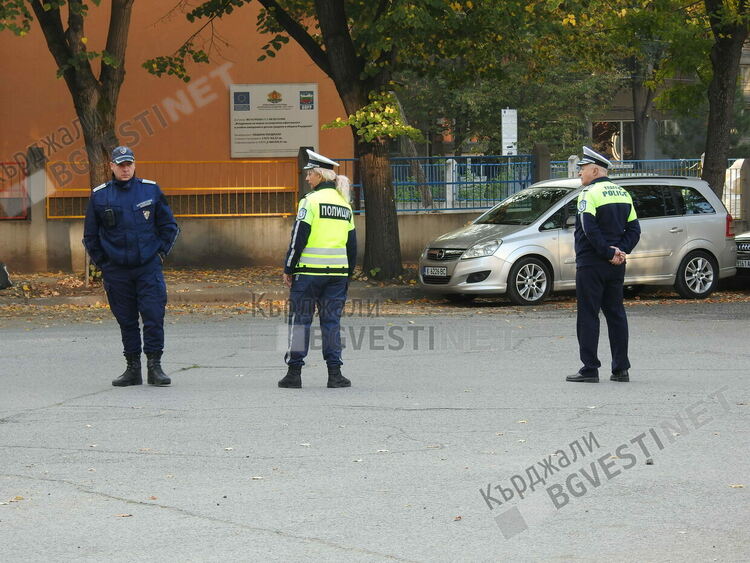 70 полицаи от ОДМВР-Кърджали са включени в опазването на обществения ред иконтрола по пътищата за студентския празник