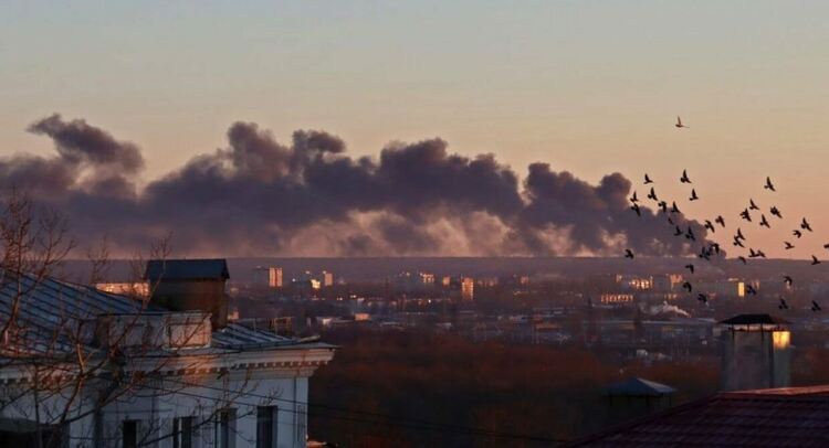 Удар на дрон подпали петролен резервоар на руско летище близо до границата с Украйна