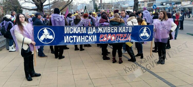 Стотици се включиха в протеста на КНСБ за по-високи доходи