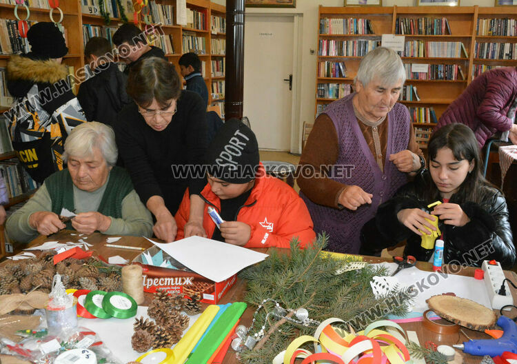 Коледна работилница в читалището в Конуш