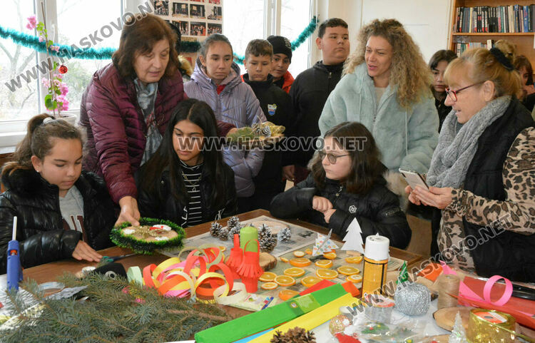 Коледна работилница в читалището в Конуш