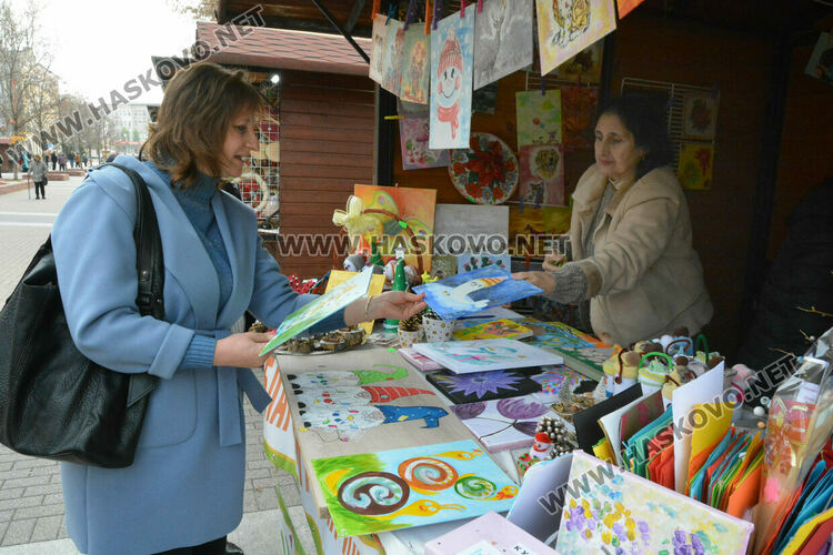Благотворителен базар в Хасково в подкрепа на социален център