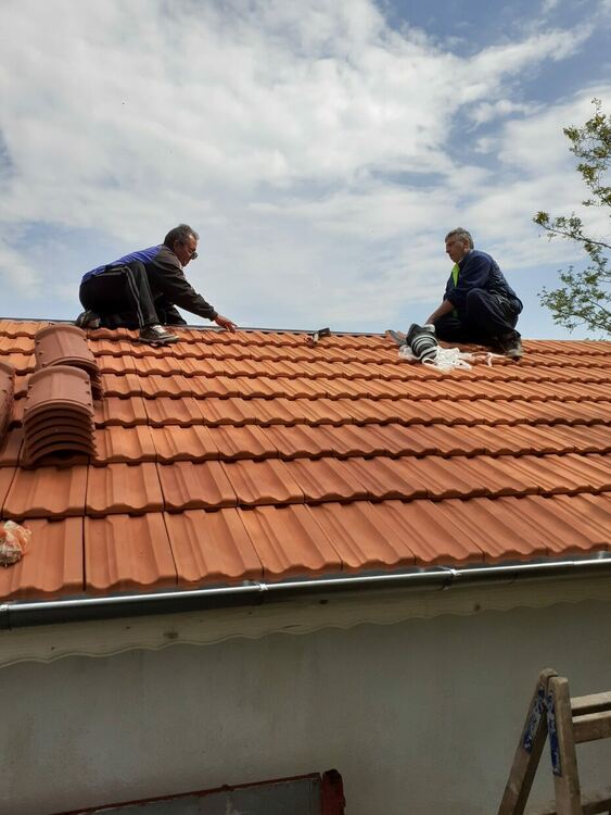 Село Долнослав с изцяло обновен параклис 