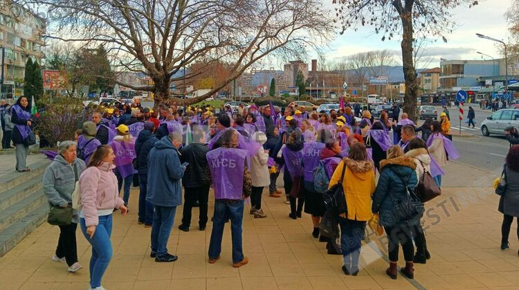 Стотици се включиха в протеста на КНСБ за по-високи доходи