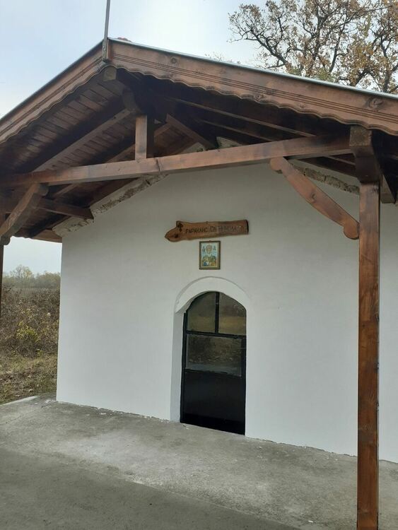 Село Долнослав с изцяло обновен параклис 