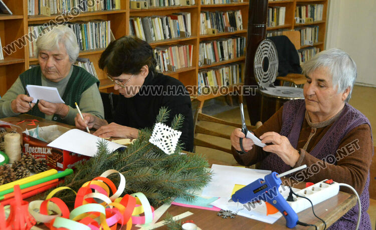 Коледна работилница в читалището в Конуш
