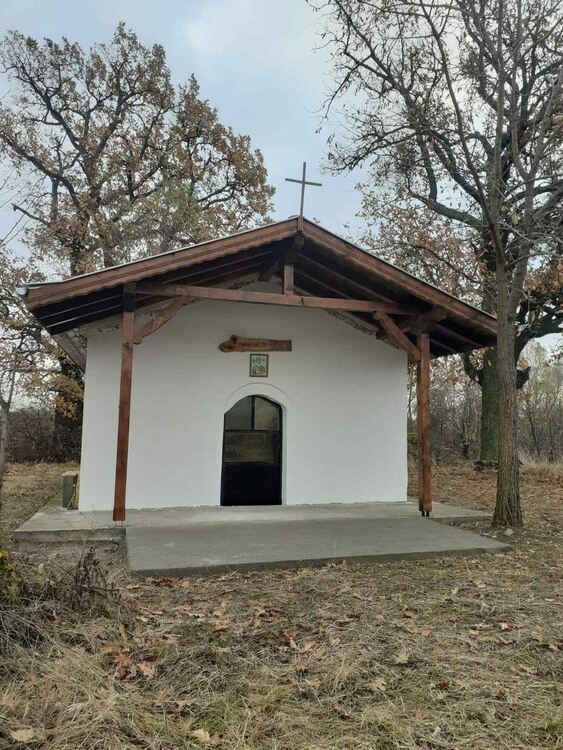 Село Долнослав с изцяло обновен параклис 