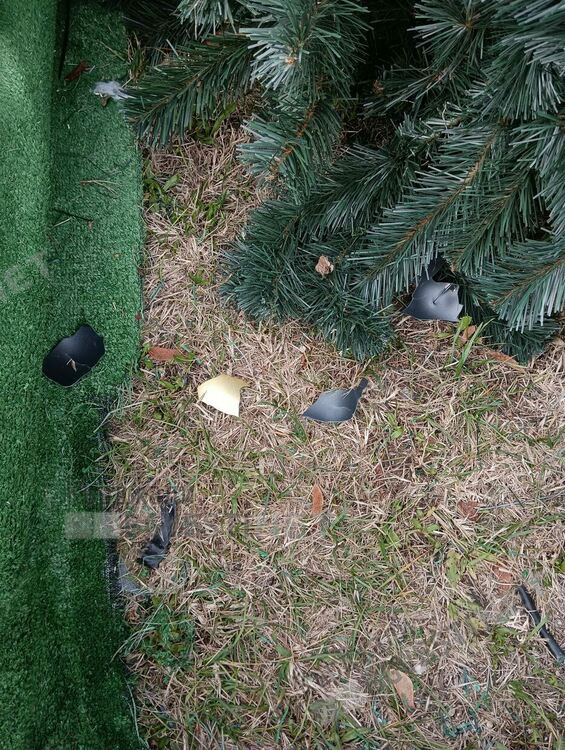 Посегнаха и на топките от украсата на Коледна елха в Кърджали