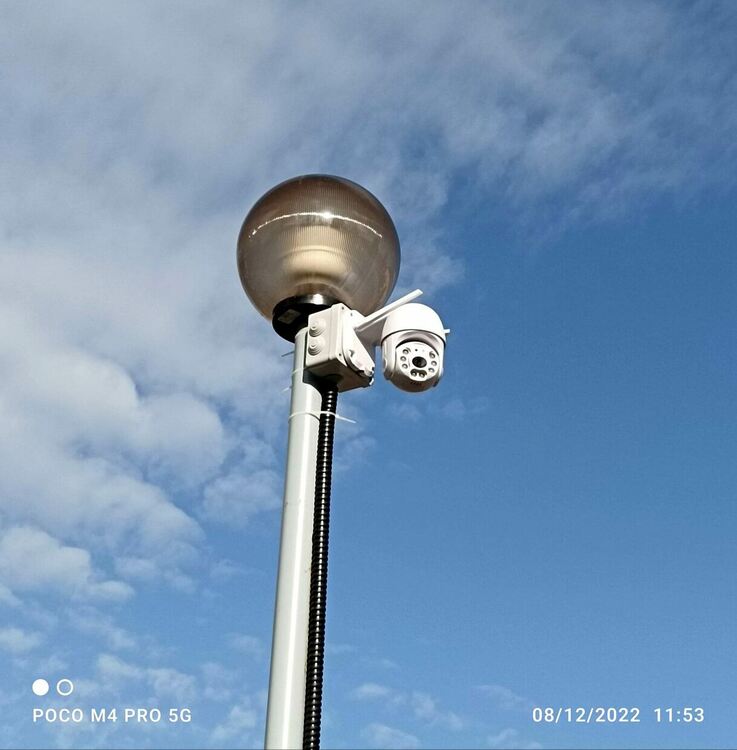 Община Момчилград постави постоянно видеонаблюдение на Коледната елха и украса след вандалщината