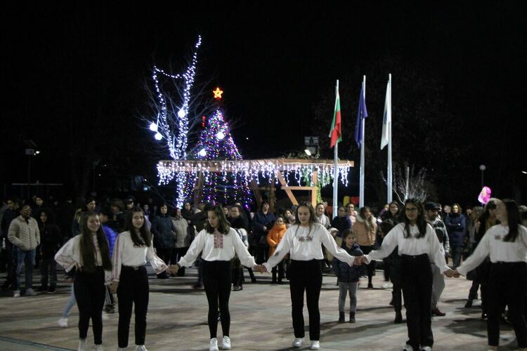 Грейна коледно-новогодишната елха в Ардино