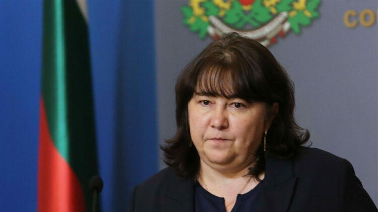Велкова: Повишаването на минималната заплата ще повиши дефицита в хазната с около милиард лева
