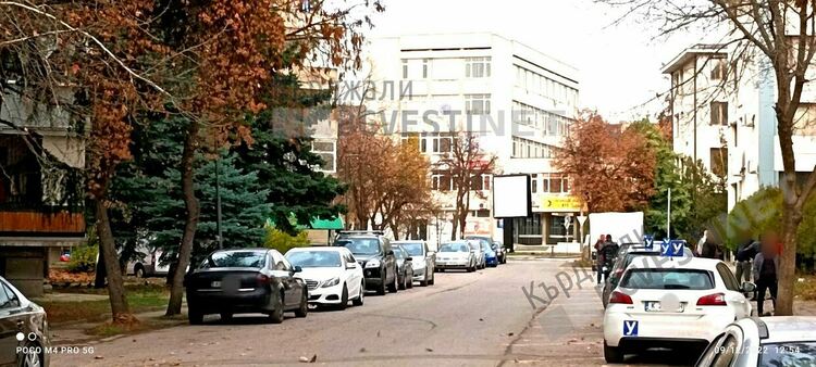 Сюрпризираха частни коли до хотел „Устра“в Кърджали с фишове за неправилно паркиране