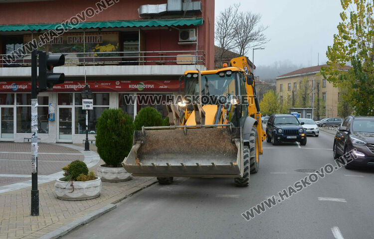 Отвориха видимостта към пешеходната зона до театъра