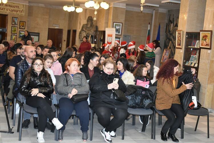 Връчиха годишните награди "Донка Пашова"