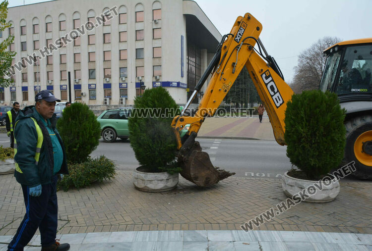 Отвориха видимостта към пешеходната зона до театъра