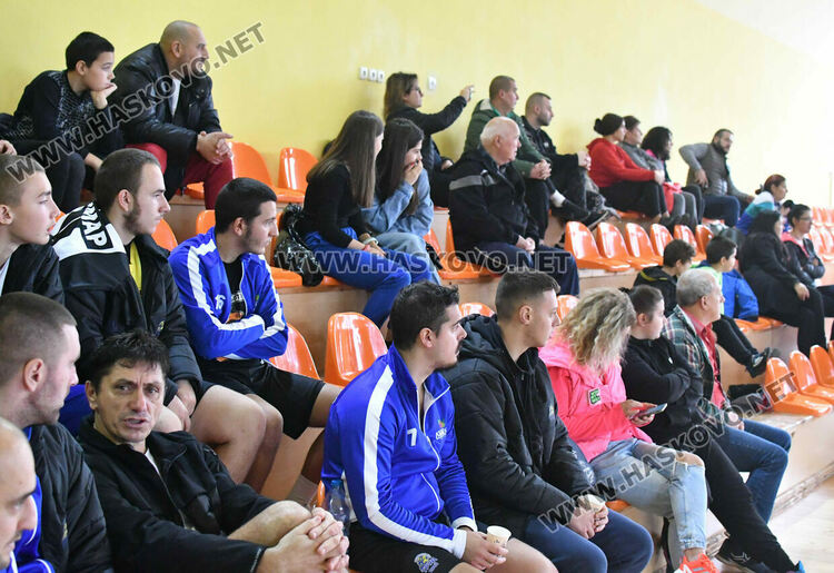Победа и загуба за хасковските хандбалисти
