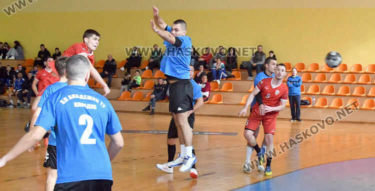 Победа и загуба за хасковските хандбалисти