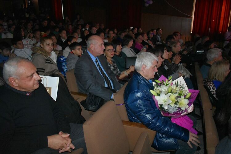 ОУ "Никола Вапцаров" отбеляза своя 60-годишен юбилей 