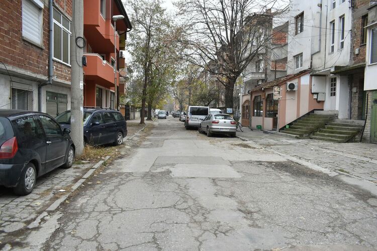 Стартира ремонт на ул."Полковник Дрангов" в Асеновград 