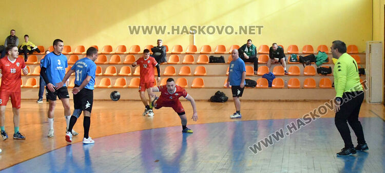 Победа и загуба за хасковските хандбалисти