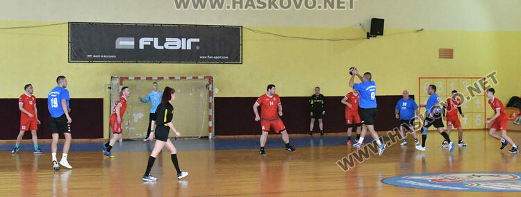 Победа и загуба за хасковските хандбалисти