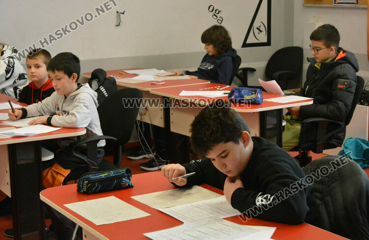 500 ученици в Коледно математическо състезание в Хасково
