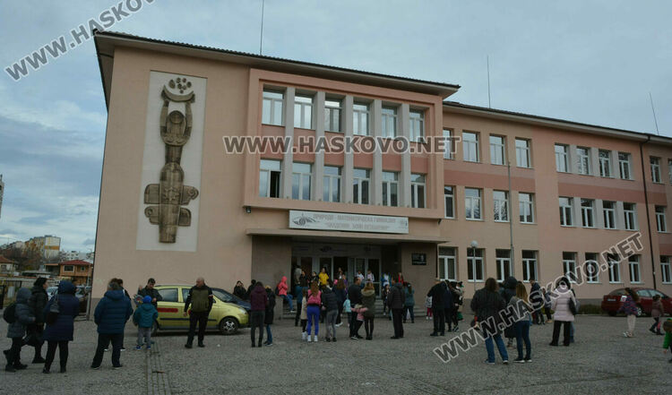 500 ученици в Коледно математическо състезание в Хасково