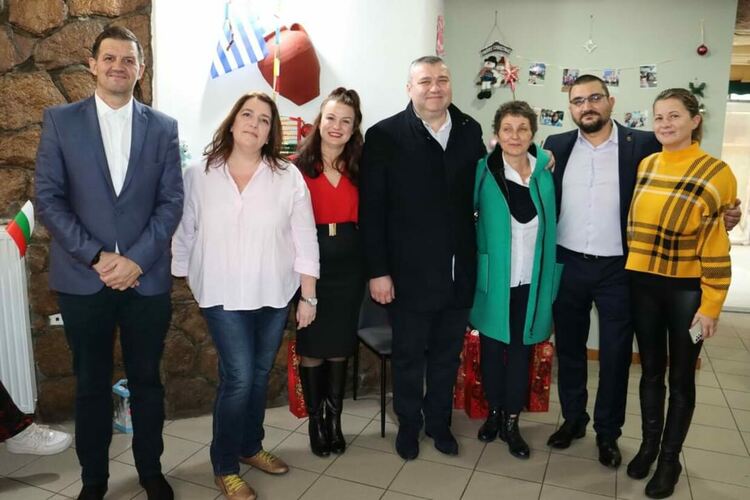 Дядо Коледа пристигна в българското училище в Комотини