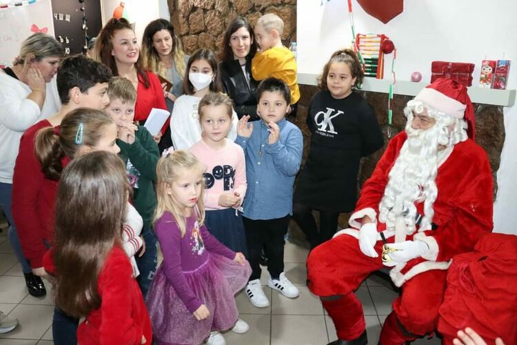 Дядо Коледа пристигна в българското училище в Комотини