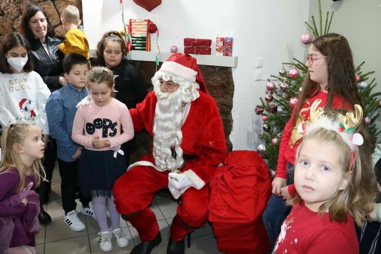 Дядо Коледа пристигна в българското училище в Комотини