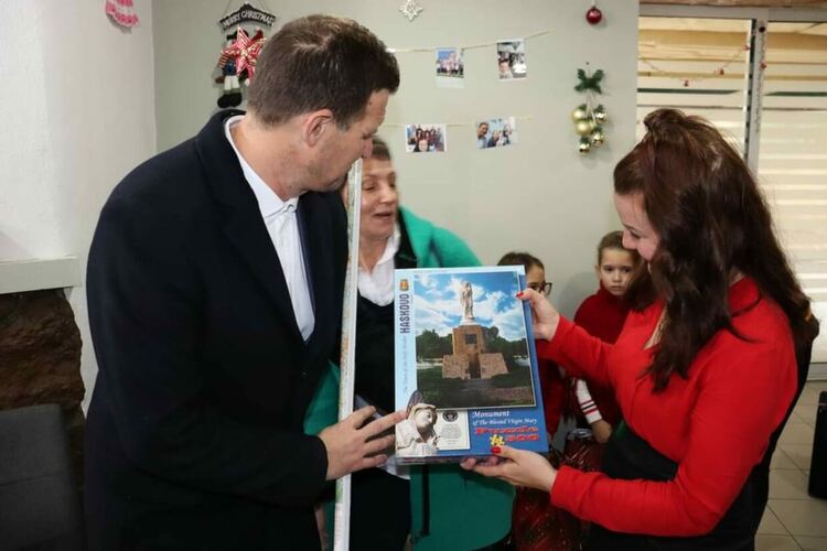 Дядо Коледа пристигна в българското училище в Комотини