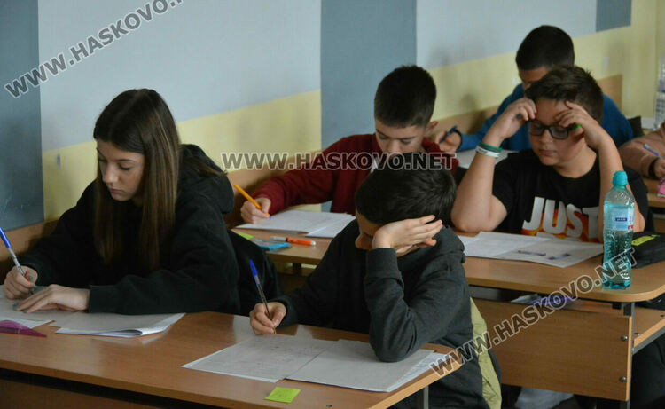 500 ученици в Коледно математическо състезание в Хасково