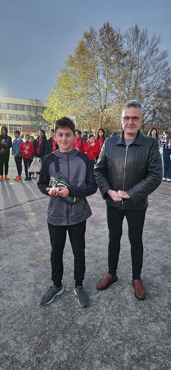 Момчета и момичета се включиха във Коледен фитболен турнир