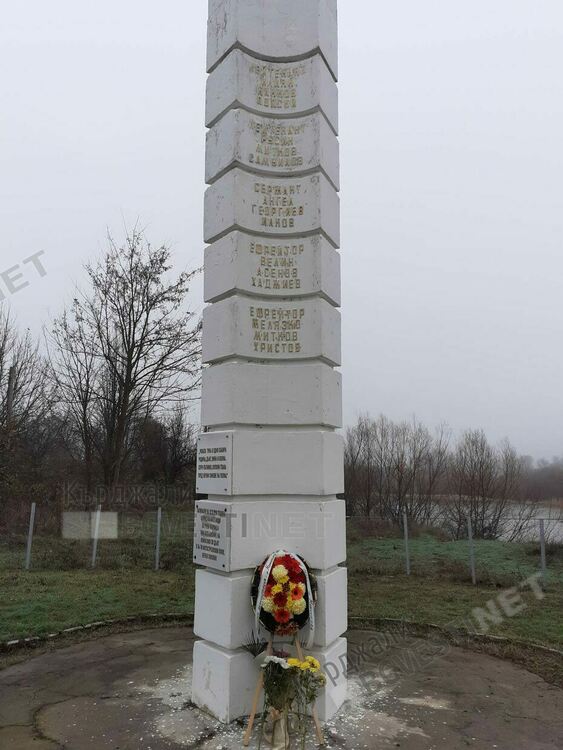 Почетоха паметта на десетте войничета ,загинали във Върбица