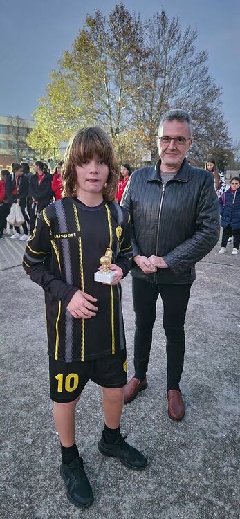 Момчета и момичета се включиха във Коледен фитболен турнир