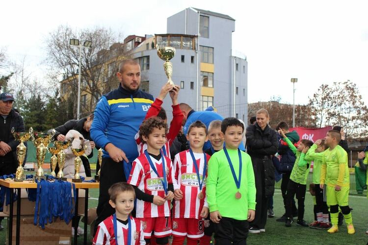 Шампионска титла и две трети места за отборите на ФК „Хасково“ в турнир
