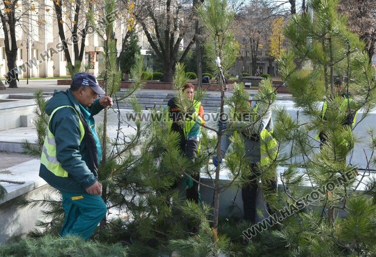 Празничен кът за снимки подредиха в центъра на Хасково