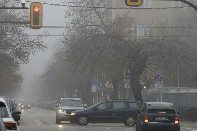 Не повече от 35 пъти годишно е допустимо превишаване на средноденонощната концентрация на фини прахови частици във въздуха на Перник, според общинска програма