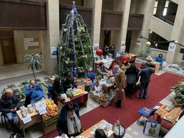 Родопски производители канят на базар в сградата на Областна администрация в Смолян