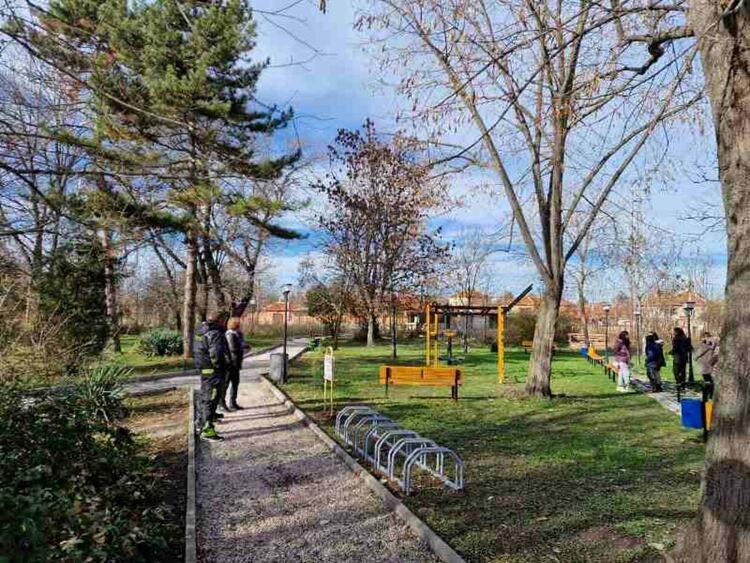 Караджаловци се радват на обновен кът за отдих и спорт