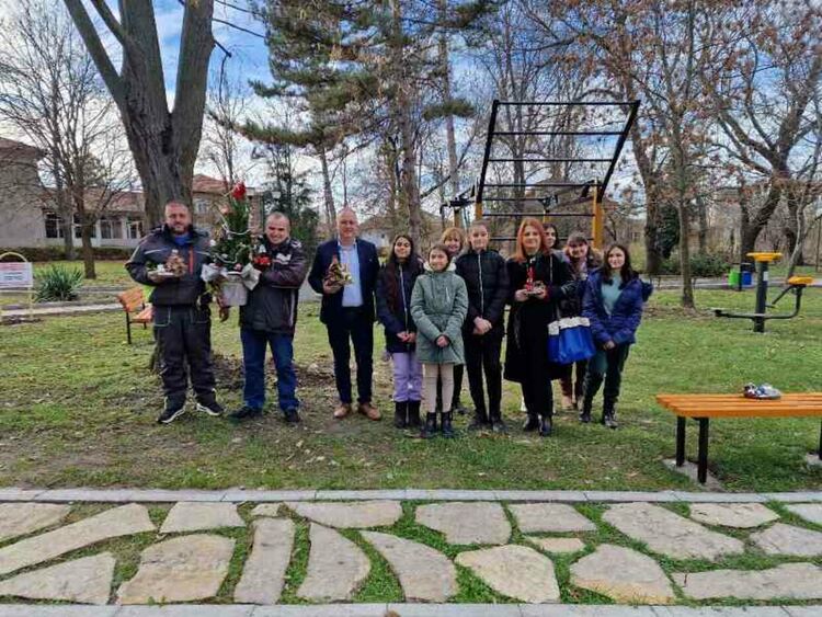 Караджаловци се радват на обновен кът за отдих и спорт