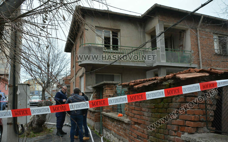 Няма следи от насилие по тялото на мъжа, който изгоря в дома си