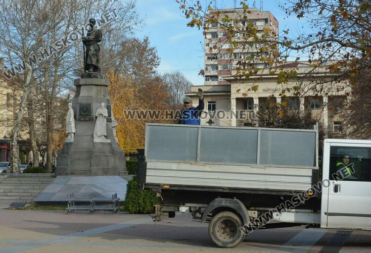 Празничен кът за снимки подредиха в центъра на Хасково