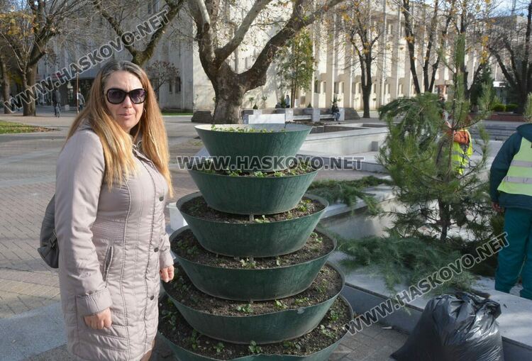 Празничен кът за снимки подредиха в центъра на Хасково