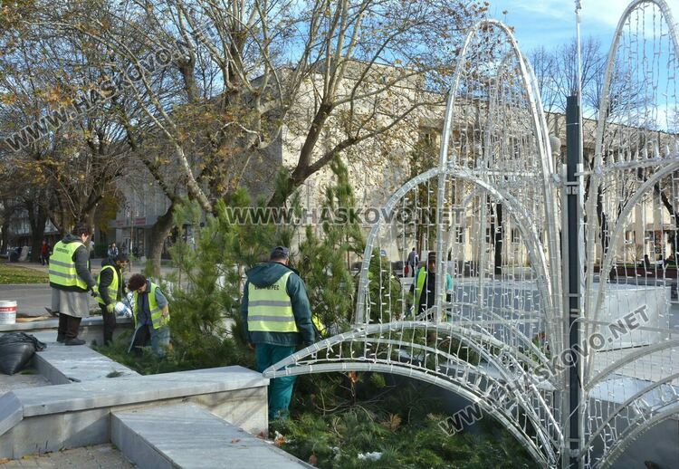 Празничен кът за снимки подредиха в центъра на Хасково