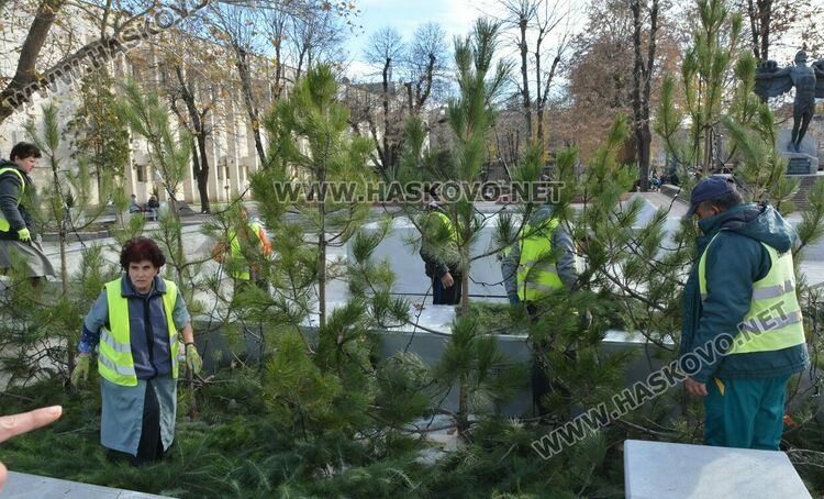 Празничен кът за снимки подредиха в центъра на Хасково