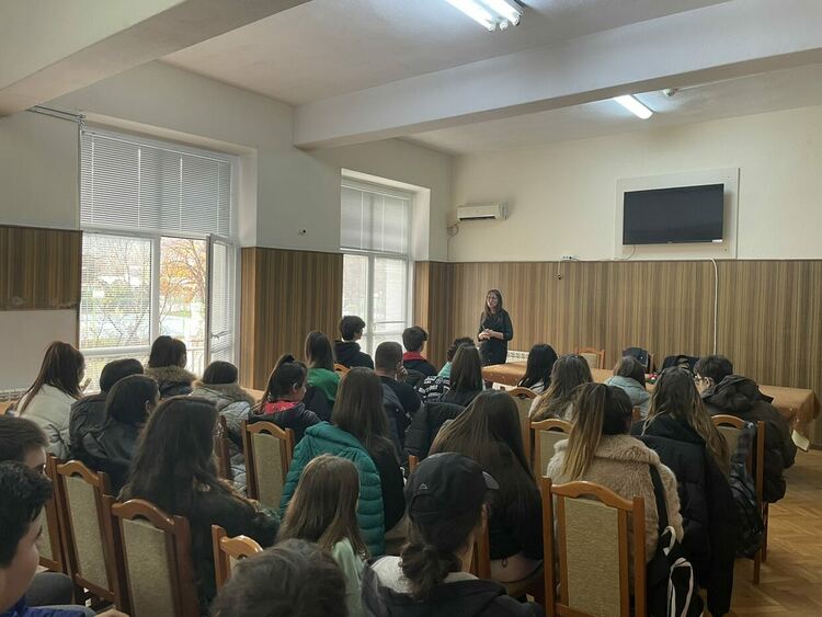 Прокурори от Районна прокуратура – Пловдив изнесоха открит урок пред ученици в „Свети княз Борис I“ в гр. Асеновград