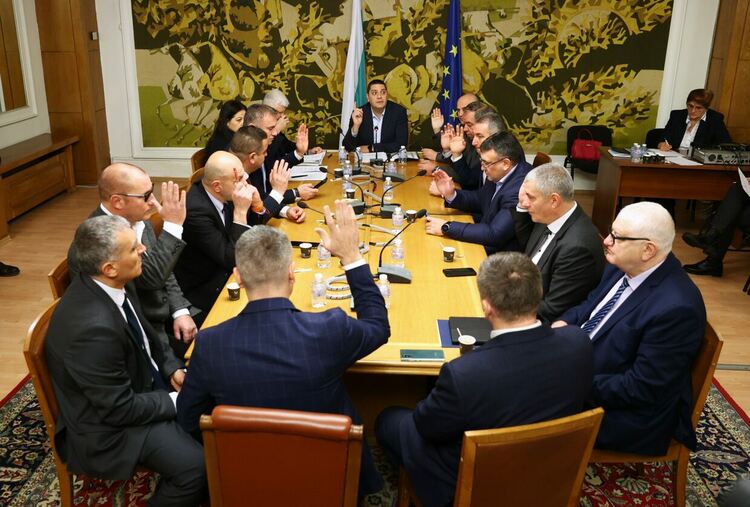 Комисията по отбрана прие на второ четене военната помощ за Украйна