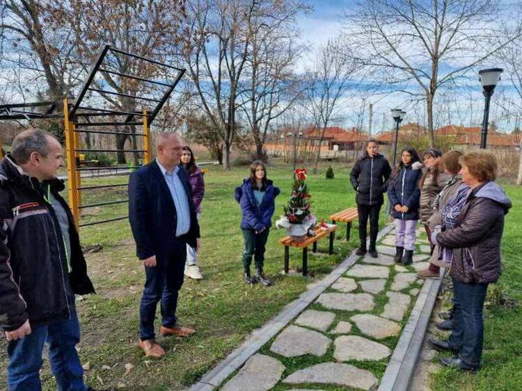 Караджаловци се радват на обновен кът за отдих и спорт